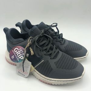 Bionica Athletic Shoes- Oakler